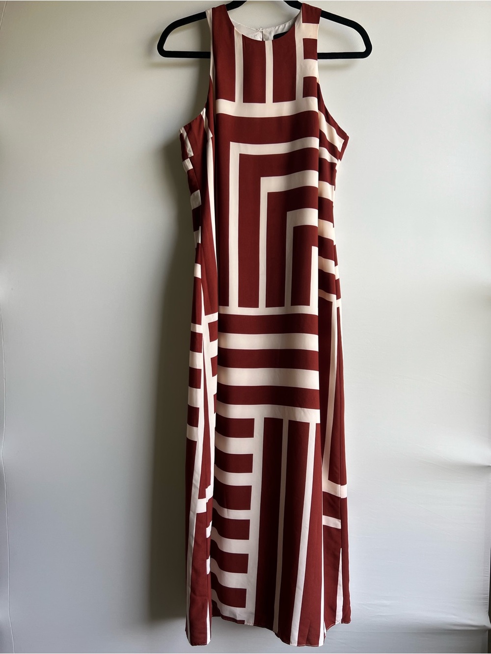 Donna Morgan Geo-Block Sleeveless Maxi Dress in Rust and Cream